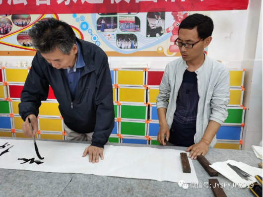 教育部中国书画等级考试直属考点授牌仪式暨书法进校园活动在陇县西大街小学举行562.png